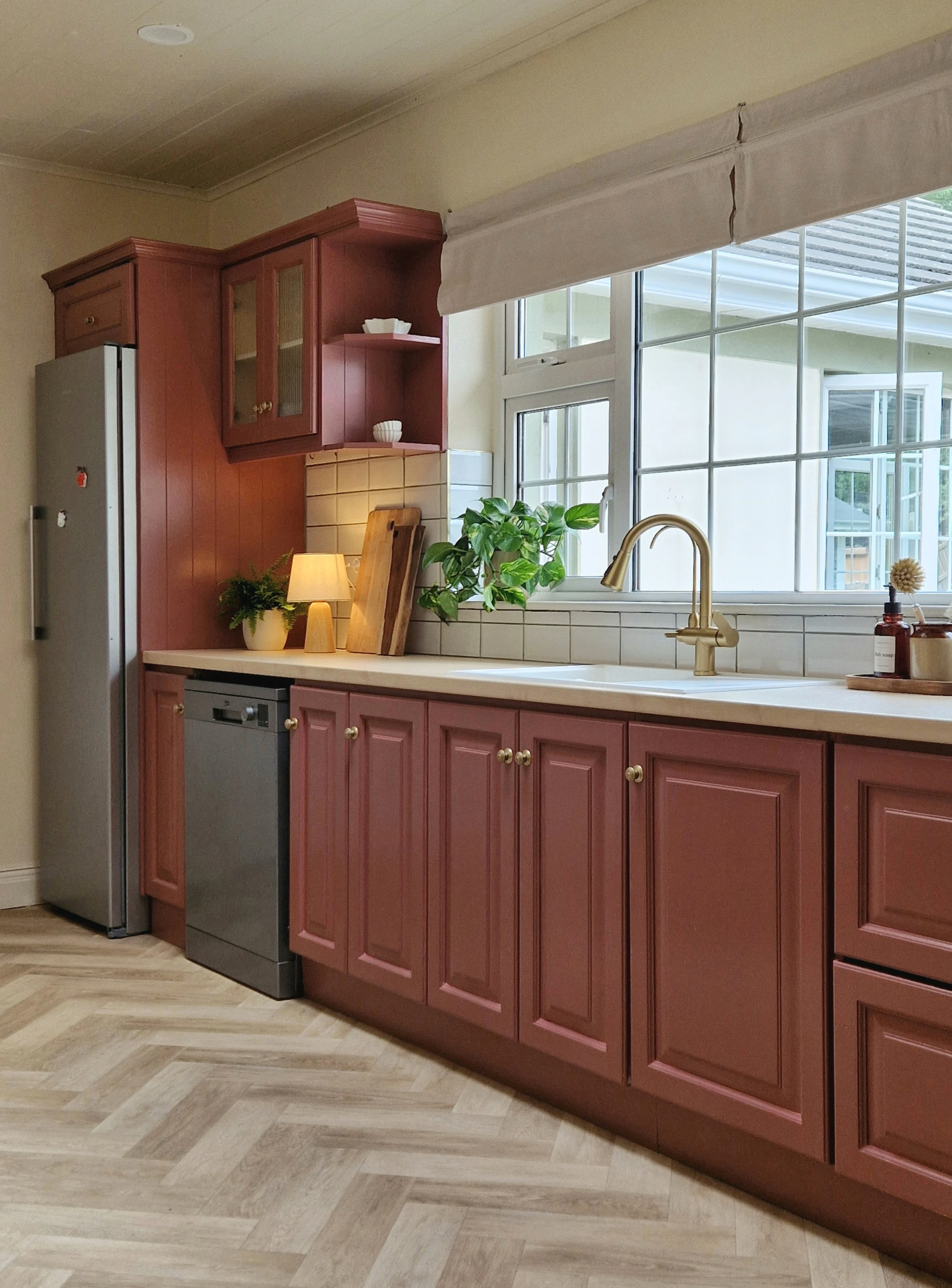 In a recent episode of Salvage Squad, Cathy Angelini led the transformation of a pine kitchen to a chic new-look space. Cabinets were painted an earthenware colour, a new pale wood stain was put on an old pine table and kitchen chairs were refreshed with a subtle sage green paint.