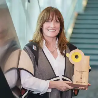 Circular Champion Rhona Byrne holding a Full Circle award